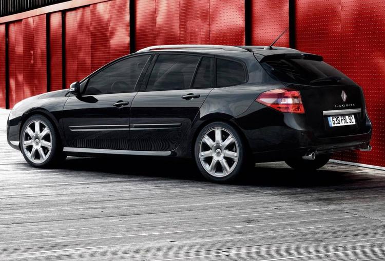 ny i gaden. Renault Laguna er komfortabel, praktisk og oplagt til lange ture. For tiden er salgstallene ikke overvældende, men den er absolut en værdig konkurrent til f.eks. Citroën C5 og Ford Mondeo. Foto: Renault 