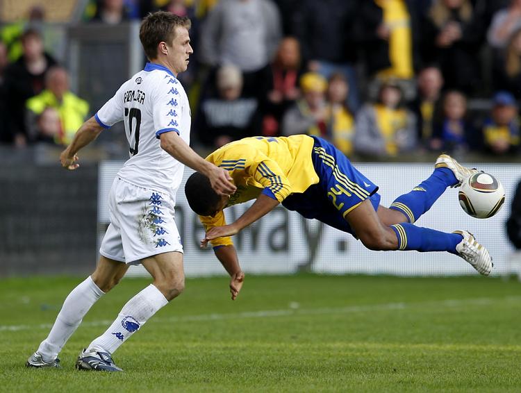 Favoritter. Det er næsten syv år siden, at FCK og Jesper Grønkjær har tabt i Parken til Brøndby, som søndag må klare sig uden den skadede Mikkel Bischoff (t.h.). 