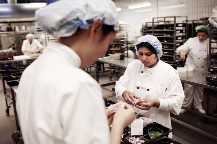 Arbejdsklar. Integrationsministeriet konkluderede i februar, at dansk arbejdsmarkedsintegration er blandt EU's bedste. Men ministeriets opgørelse giver et skævt billede, viser det sig nu. 