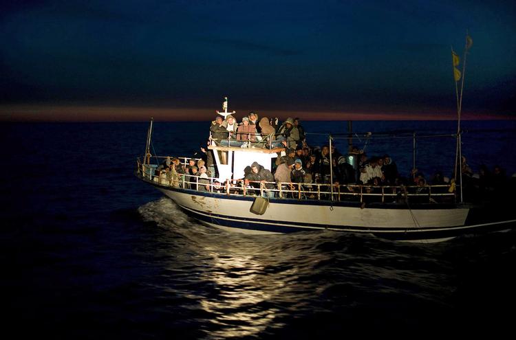 Lampedusa. Alene natten til 7. marts ankom mere end 1.000 flygtninge fra primært Tunesien til den  lille italienske ø Lampedusa, som ligger  i Middelhavet ud for Tunesien. Nu frygter Europa en tilsvarende flygtningestrøm  fra Libyen. Foto: Antonello Nusca, AP 