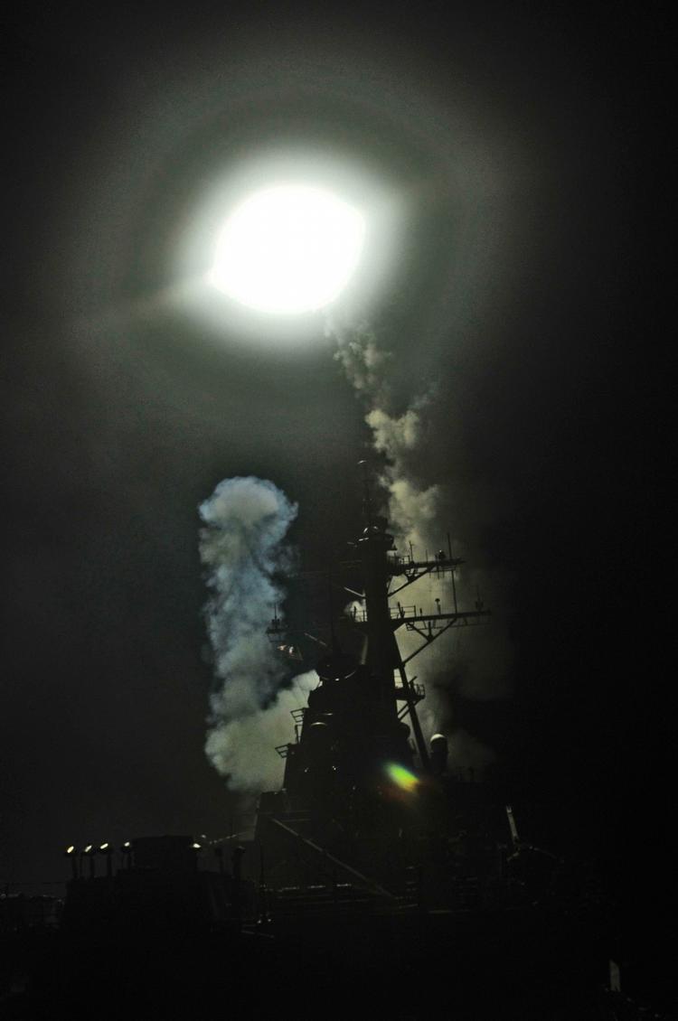 missil. Destroyeren USS Barry affyrer et tomahawk-missil modLibyen fra sin placering i Middelhavet. 