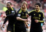Målmagere. Dirk Kuyt (i midten) og Luis Suarez (t.h.) scorede målene for Liverpool på Stadium og Light. 