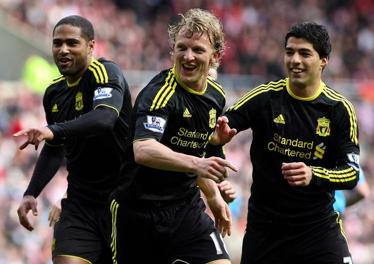 Målmagere. Dirk Kuyt (i midten) og Luis Suarez (t.h.) scorede målene for Liverpool på Stadium og Light. 