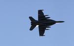 Krigsklar. Et F-18-fly er i luften på vej mod Libyen. 