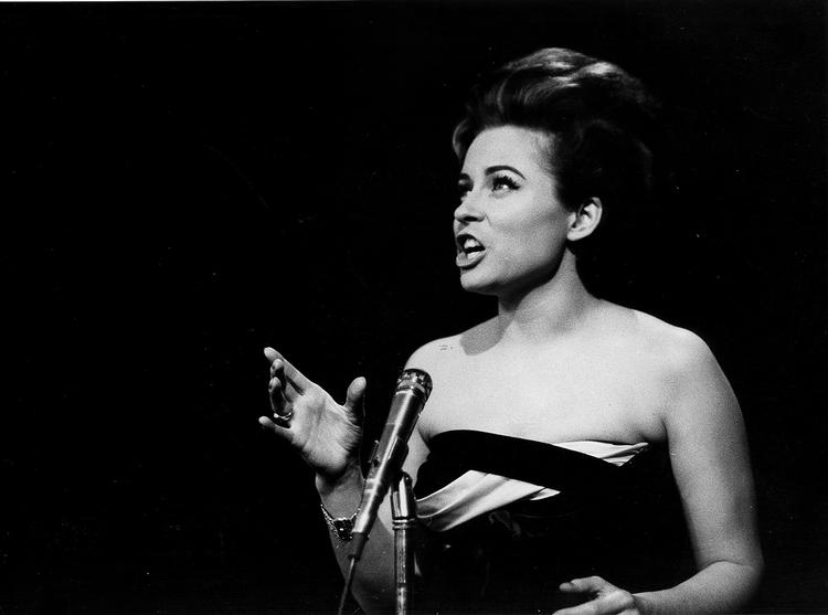 Musikfest. Birthe Wilke ved optakten til den europæiske Melodi Grand Prix i 1964. Foto: Polfoto og Jørgen Kølle 