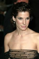Nødhjælp. Sandra Bullock har doneret en million dollar til Japans ofre. 