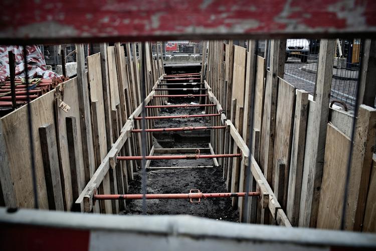 kirkegård. Arkæologer har fundet en række skeletter under arbejde med fjernvarmeforsyningen. 