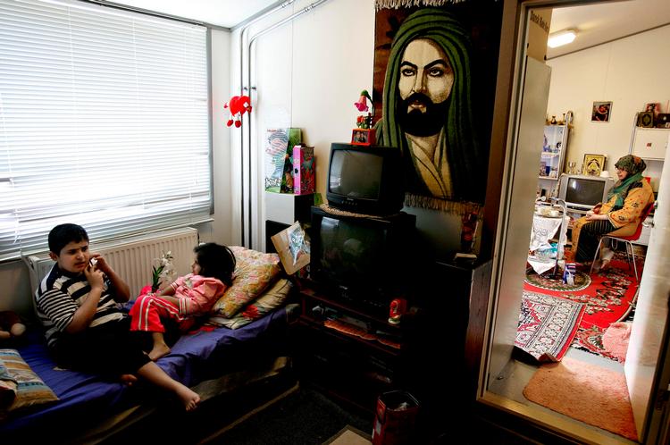 VENTEN. 'Asylbørn i Danmark' viser en barndom på standby. Billedet her er fra flygtningecenteret Kongelunden, Amager. 