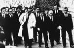 Yakuza-mafiaen. Billedet er taget i 1988 til begravlesen af mafia-bossen Masahisa Takenaka. Yakuza-mafiaen står for hårdkogt kirminalitet, men i tiden efter jordskælvet også for nødhjælp til befolkningen. 