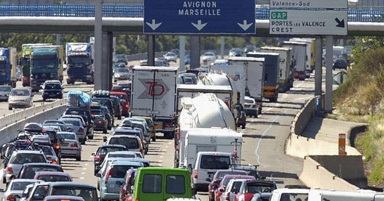 REGLER. Man skal overholde landets trafikregler, når man kører i bil i udlandet - især hvis man kører i en udlejningsbil. 