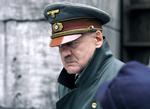 Ond. Bruno Ganz som en skræmmende Adolf Hitler. 