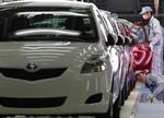 NEDGANG. Industriproduktionen i Japan er hårdt ramt af de problemer, jordskælvet har udløst. Blandt andet har Toyota lukket flere bilfabrikker midlertidigt. 