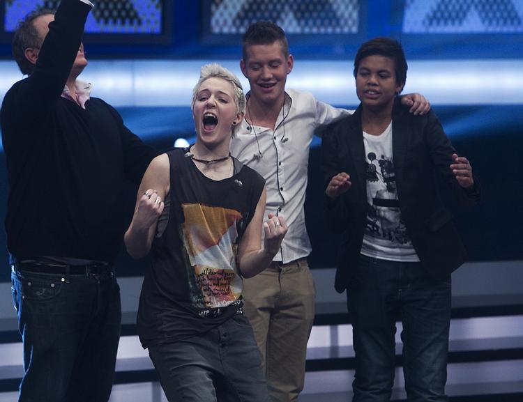Finale. X-factor finalen er på fredag med Sarah, Babou og Annlouise. Vindersangen er allerede indspillet af de tre finalister. Nu er spørgsmålet, hvem der skal have den udgivet. 