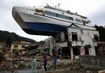 DESTRUKTION. En færge blev kastet op på en ejendom under tsunamien i Japan. 