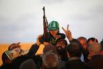 SUPPORTERE. Indbyggerne i Tripoli støtter stadigvæk offentlig Moamar Gaddafi, men når regeringsstyrker ikke er i nærheden, udtrykker de sympatier for Vesten. 