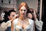 Soap. Mange kritiserer serien for at vægte datidens vilde liv blandt haremskvinder og drukbrødre for højt. Her ses Hürrem, en slave, som senere blev  dronning. 