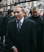 Anklaget. Leonid Kutjma ankommer til retten i Kiev i dag, hvor han er sigtet for at stå bag mordet på en kritisk journalist, der fik skåret hovedet af. 