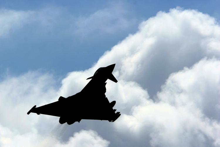 Militæraktion. Et fly letter fra 'Gioia del Colle air base' i det sydlige Italien, hvorfra en del af aktionen mod Libyen foregår. 