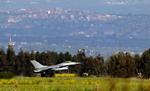 NATO. Et dansk F16 fly letter fra basen på Sicilien. Der er endnu ikke klarhed over, vem der skal overtage kommandoen efter USA. 