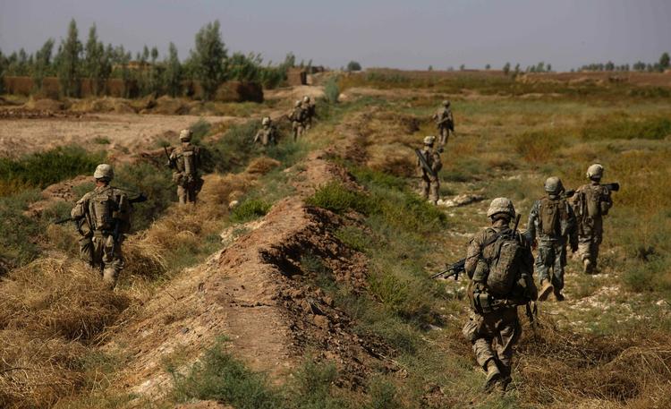 Militærdomstol. Det amerikanske militær indleder retssagen mod to ud af 12 soldater, der står tiltalt for drab på civile, at dække over drabene og mishandling af civile afghanere. 
