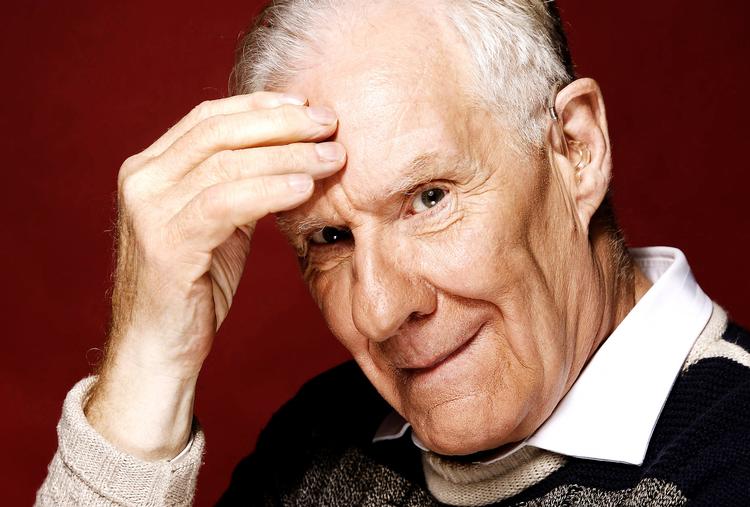 anklage. I dag gælder det ikke at pege på Filosofiens eksistens, men på dens relevans, siger Alain Badiou, 74 år. 