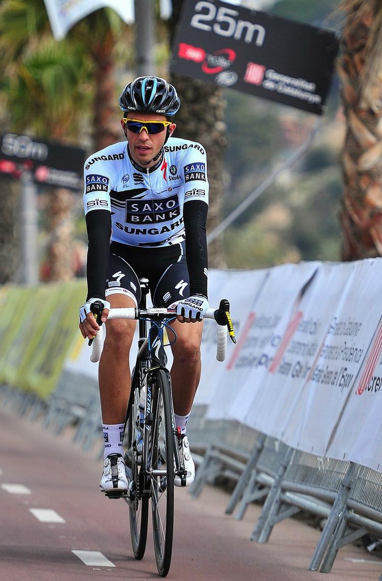 Dobbeltrolle. Sportsligt går det fremragende med Alberto Contador og han venter nu på, at den sidste jura omkring dopingsagen faæder på plads. 