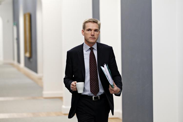 Angreb. DF's finansordfører Kristian Thulesen Dahl kræver redegørelse om de 43 mia. kr. som regeringen skønnede forkert i spareplan. 