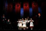 Børnekor. Da Københavns Teater skulle spare penge, valgte man at fjerne huslejetilskuddet til Det Ny Teater, der er kendt for sine musicalopsætninger. Her er det en scene fra opsætningen af 'Sound of Music' på samme teater. 