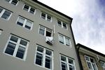 Miljøgift. Danske vinduer kan være fyldt med giftstoffet PCB. Selv om kasserede vinduer afbrændes ulovligt, lukker Miljøstyrelsen øjnene 