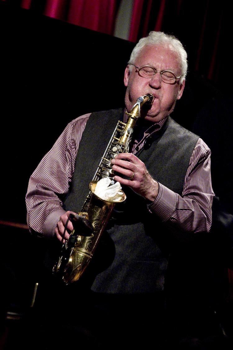 Legende. I aften og igen i morgen spiller Lee Konitz på Montmartre. Han er en af de sidste overlevende af de store jazzprofiler, som brød igennem i slutningen af 1940'erne. 