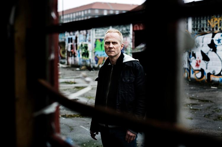 Forventning. Ovenpå den internationale  succes med filmen 'Mænd der hader kvinder' ligger der nu et stort pres på Niels Arden Oplev, når det gælder hans kommende  produktion.  Fødselaren forbereder i øjeblikket næste udspil i USA. 