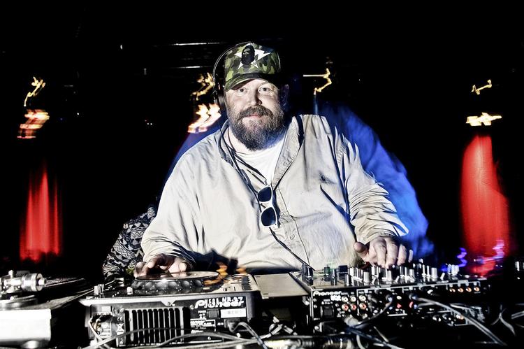 1965-2011. Dj Kjeld Tolstrup døde efter længere tids sygdom. 
