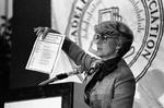 Farvel. Geraldine Ferraro skrev amerikansk historie, da hun blev vicepræsidentkandidat i USA i 1980'erne. I dag døde hun af den kræftsygdom, der havde plaget hende i 12 år. 