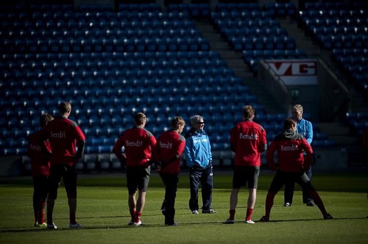 favoritter. Hjemme på Ullevaal har Egil 'Drillo' Olsen kun tabt én turneringskamp. 
