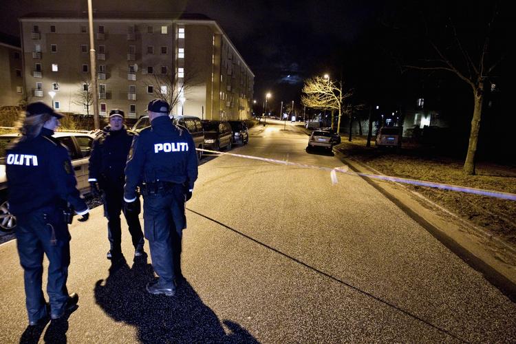 Skyderi. Det seneste voldsomme skyderi fandt sted 11. marts i Husum, hvor en mand blev dræbt og flere såret, da der blev affyret et sted mellem 20 og 30 skud. 
