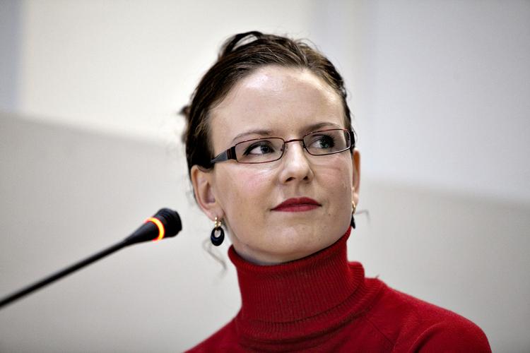 Julia Butschkows hovedpersoner går med neuroserne udenpå tøjet. 