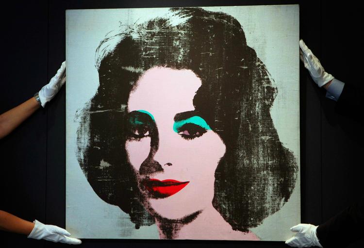 Popkultur. Elizabeth Taylor blev et amerikansk symbol på et glamourøst liv. Her er det 'Silver Liz' et andet portræt i Wahols serie med den afdøde skuespillerinde, der for nylig blev solgt. 