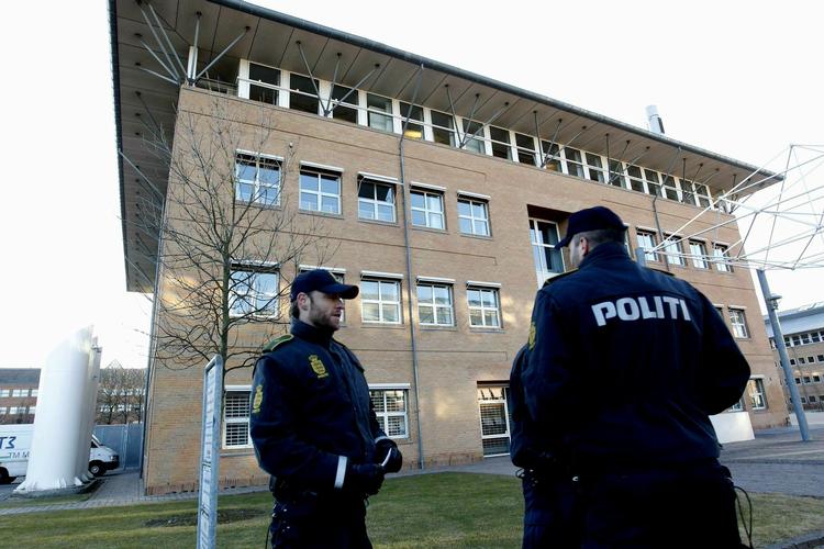 Sikkerhed. Politiet var allerede fra morgenstunden på plads foran retten i Glostrup. 