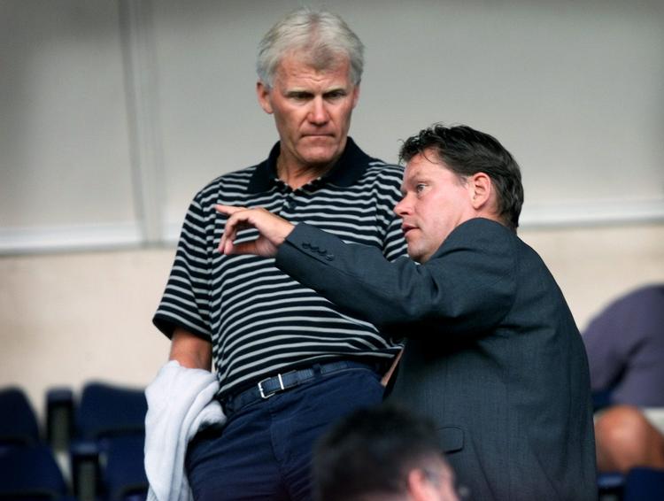 Planlægning. Morten Olsen (t.v.) har fået en meget seriøs henvendelse fra en klub. Det afslørede han i Politiken for en uge siden. Mon Frank Arnesen star bag? 