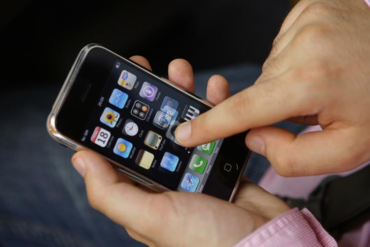 Ifølge Wall Street Journal har Apple en mindre udgave af iPhone på trapperne - halv størrelse og halv pris. 