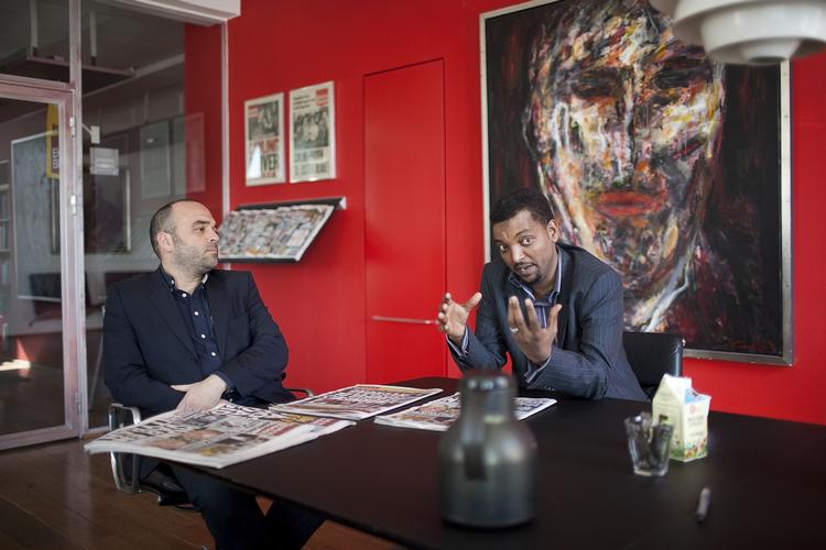 Tomt. Pressemødet på chefredaktørens kontor havde kun en journalist. 