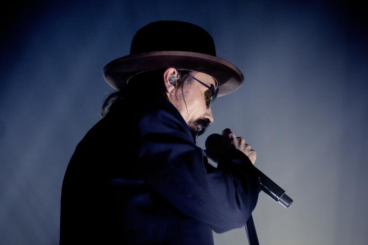 Lys. Det er især 'Stamina'-cd'en i bokssættet, som skildrer Sort Sols meget klædelige afvigelse fra det dybt seriøse, Nick Cave-agtige univers, der gør det nye bokssæt til en alment spændende oplevelse. Fotoet er fra koncerten i Greve i går. 