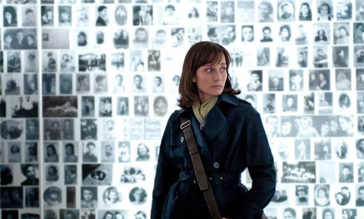 Kristin Scott Thomas spiller journalisten Julia, der borer sig ned i det store franske tabu, om dengang Frankrig hjalp nazisterne med at deportere franske jøder til kz-lejrene. Foto: SF Film 