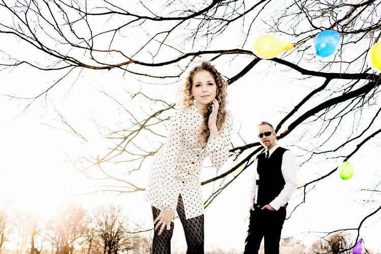 Tennessee. 30-årige Dorthe Gerlach udgør den ene halvdel af countrypop-duoen Hush, der netop har udgivet 'Dark Horse'. Den anden halvdel er Michael Hartmann, og ham danner hun også par med privat. 