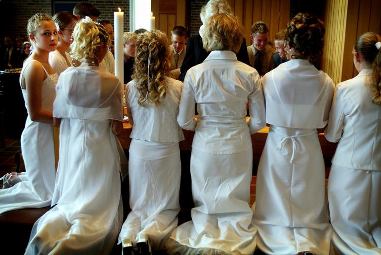 Højtidelighed. Årets første konfirmander springer snart ud. 