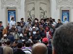 YTRINGSFRIHED. Tunesere demonstrerer hver dag på i Tunis, mod alt fra den midlertidige regering til de forsvundne turister. Foto: Michelle Arrouas 