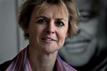 LIGESTILLING. Ligestillingsminister Lykke Friis (V) indrømmer, at ministerierne ikke har været gode nok til at tjekke, om deres lovforslag har en negativ effekt på ligestillingen. Nu lover hun bedre tider. 
