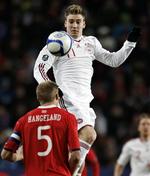 Vejleder. Nicklas Bendtner foretrækker Danmarks ukronede fodboldkonge som Olsens efterfølger. 