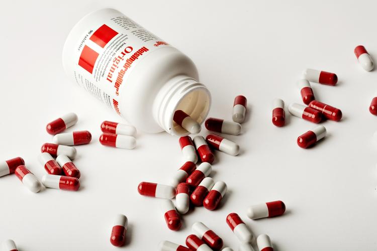 13 ud af 50 besøgte butikker vildleder kunderne ved på hylderne at blande lægemidler og naturlægemidler med kosttilskud helt uden dokumenteret effekt. 