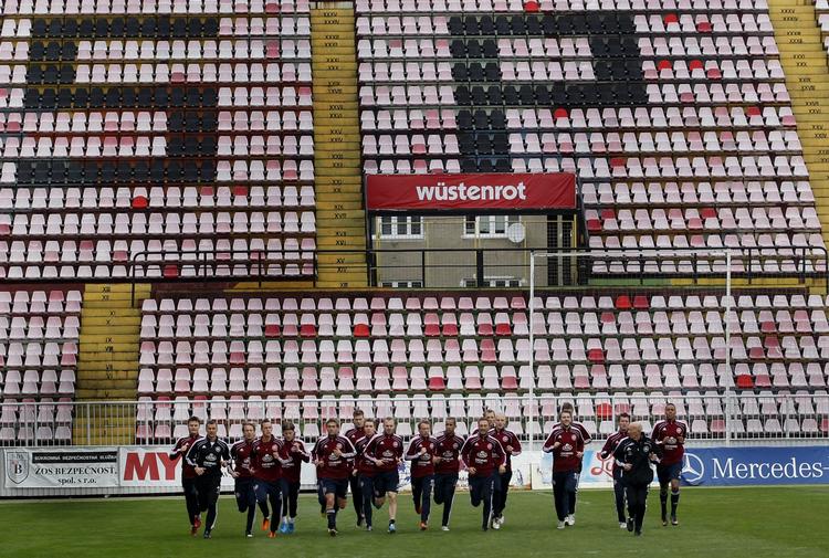 trnava. Danmarks A-landshold har aldrig tidligere spillet i Trnava, men i 1986 spillede U21-landsholdet 1-1 i Trnava på en dansk scoring af Flemming Povlsen. 